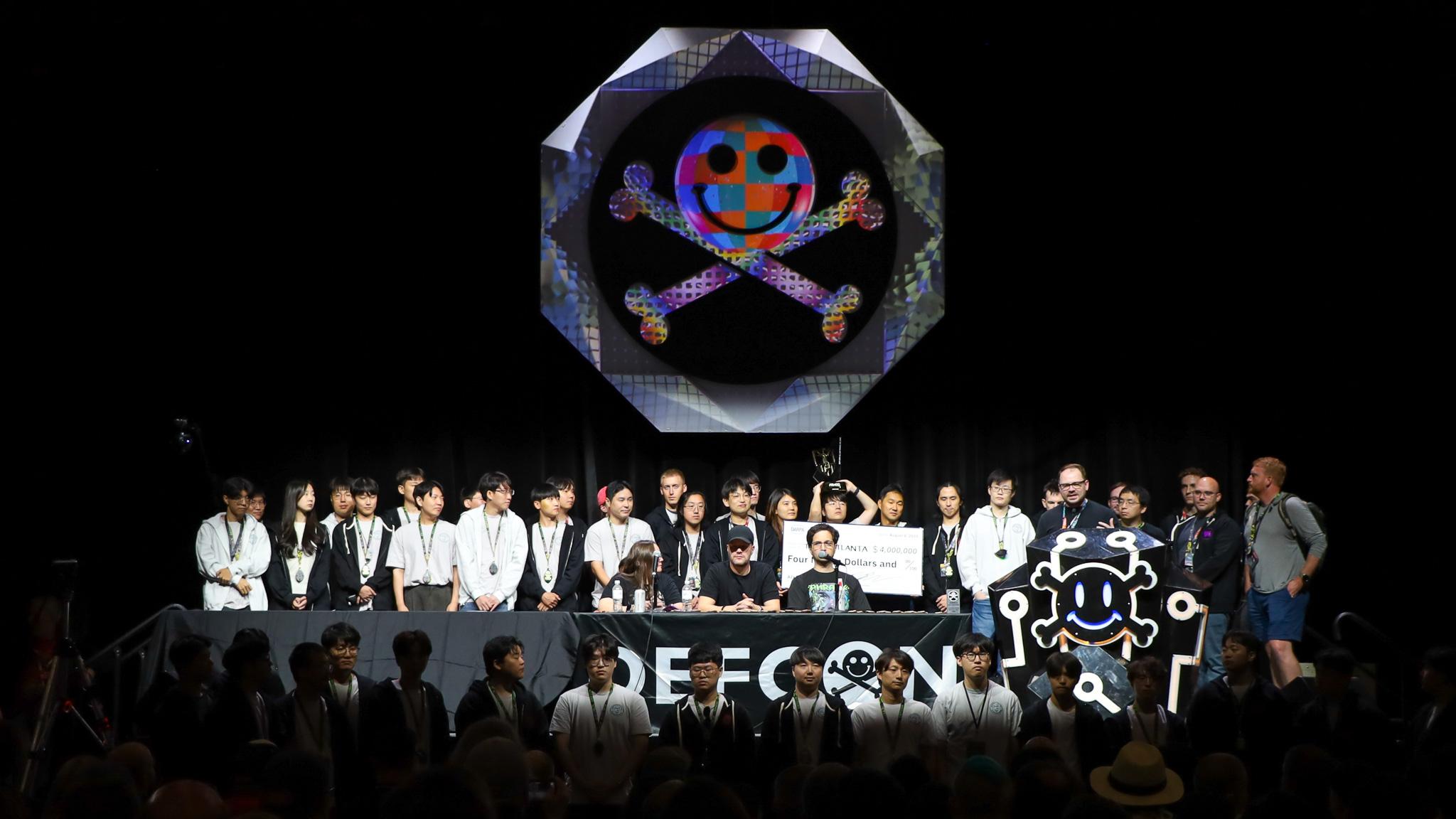 a crowd shot on the DefCon stage